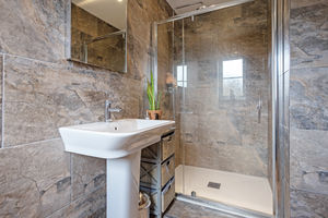 En-suite- click for photo gallery